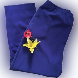 Beautiful blue stretchy-waist Leslie Fay dress pants with pockets!